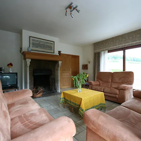 別荘 Cozy In Lesterny Near