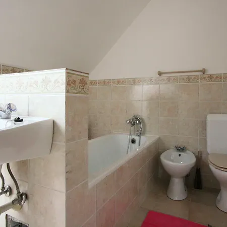 Cozy In Lesterny Near Tatil Evi