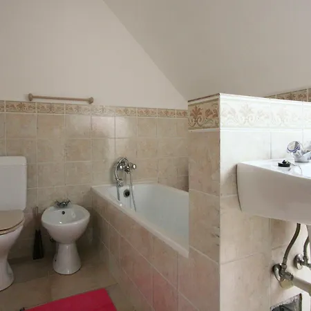 別荘 Cozy In Lesterny Near